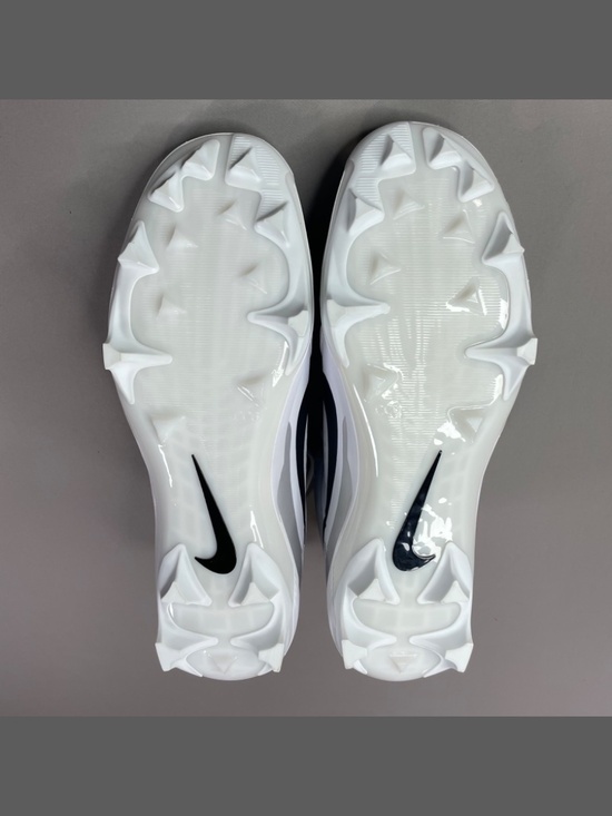 Athletic_Shoes